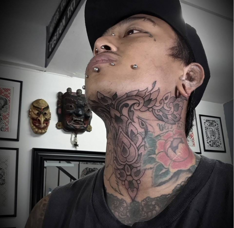 黑色的精致几何图点刺纹身图案