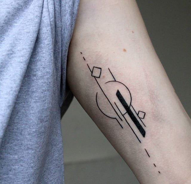 黑色线条组成的一只破碎的玻璃瓶图案纹身