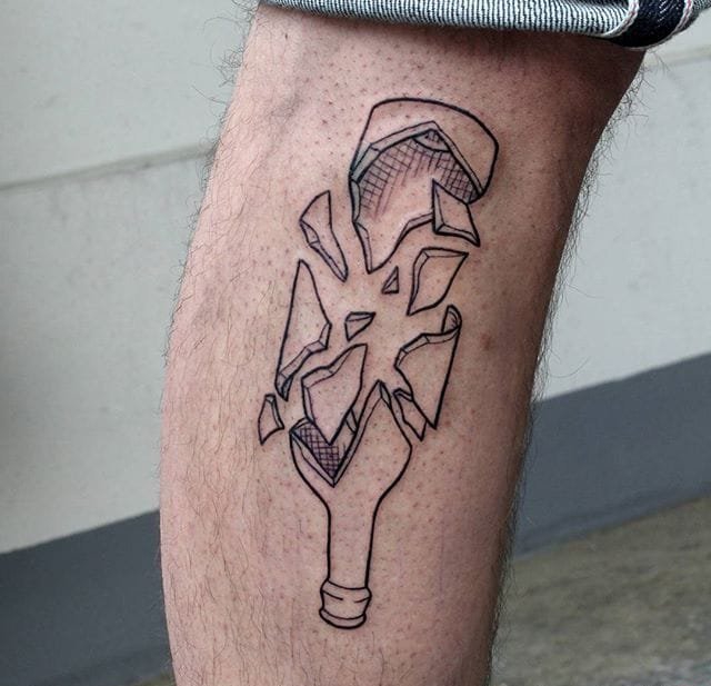 黑色线条组成的一只破碎的玻璃瓶图案纹身