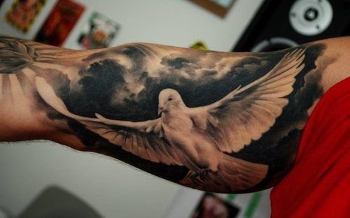 多款展翅飞翔的鸽子纹身图案