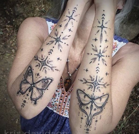 克里斯·戴维森制作的手臂上的神奇图样纹身图案