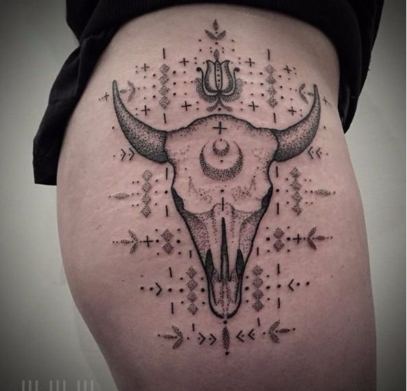 克里斯·戴维森制作的手臂上的神奇图样纹身图案