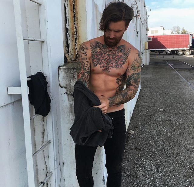 大胡子欧美纹身男花臂图案