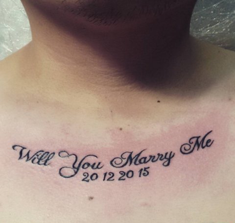 恋人一样的枪，手榴弹，小刀纹身图案，代表爱情就是战场