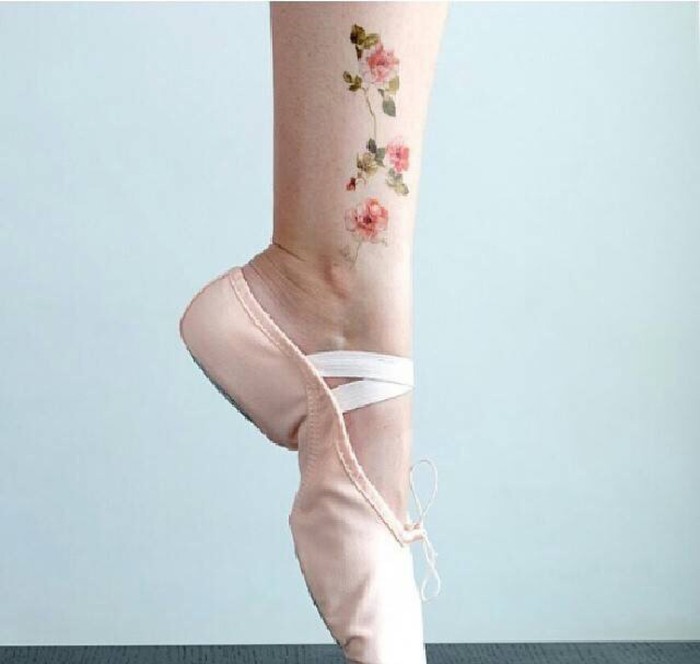 可爱女生清新脚踝玫瑰纹身图案