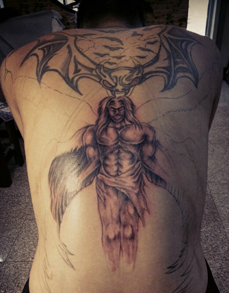 超级有个性的后背另类图腾纹身图案