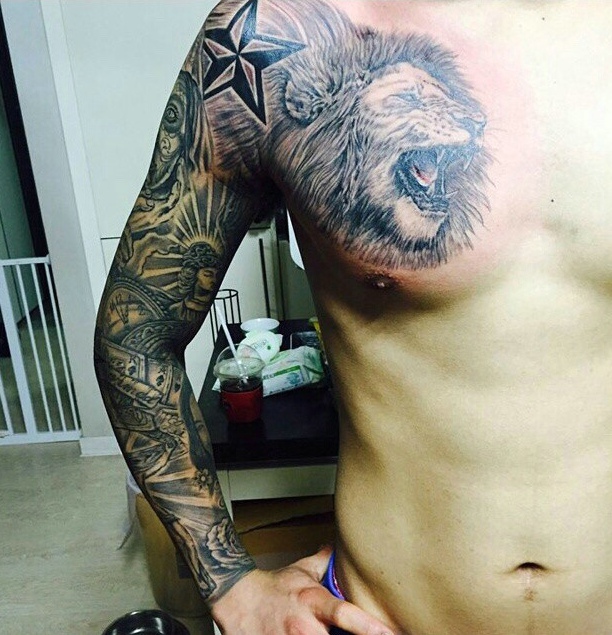 让人尖叫的炫酷半甲狮子头纹身图案