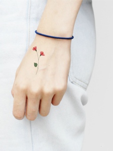 可爱女生的心机小清新纹身别具一格