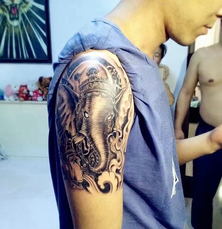 手臂帅气十足的小象神纹身图案