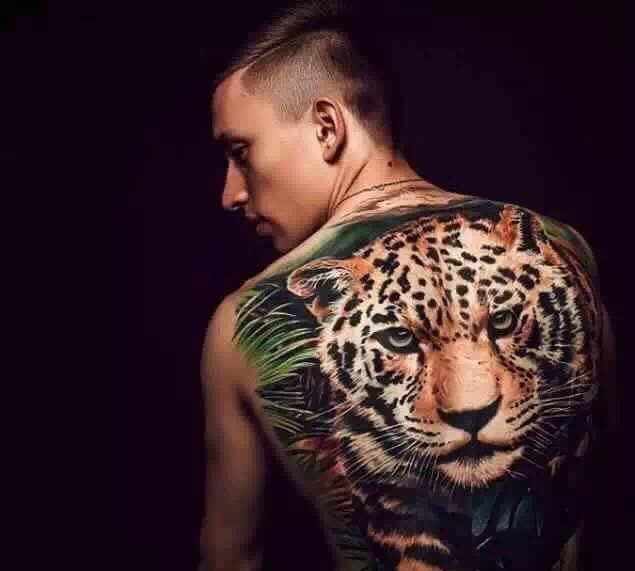 遮盖满背的彩色3d老虎纹身图案