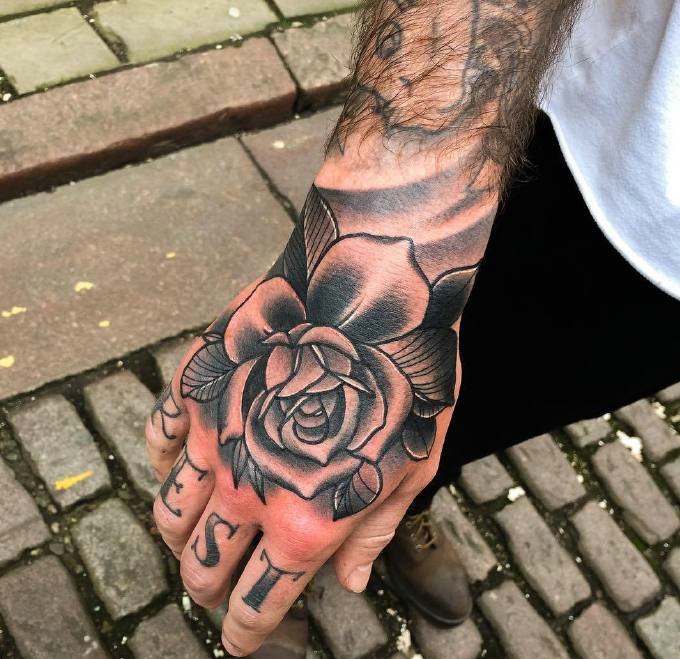 一组时尚别致的玫瑰花朵纹身图案