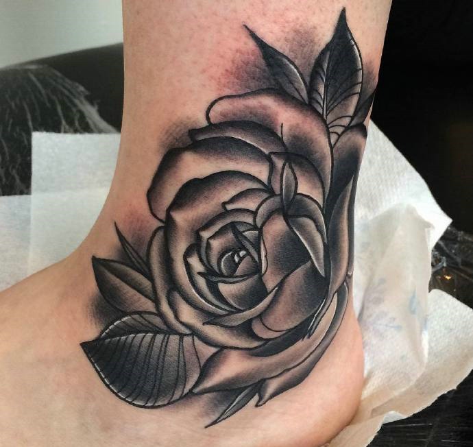 一组时尚别致的玫瑰花朵纹身图案