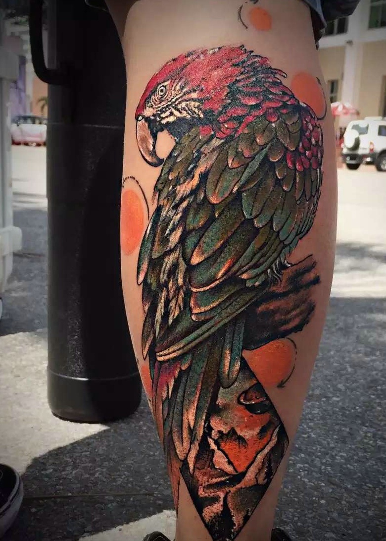 非常别致的腿部老鹰纹身图案