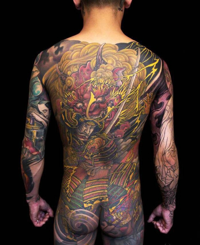 几款炫酷无比的彩色满背纹身图案