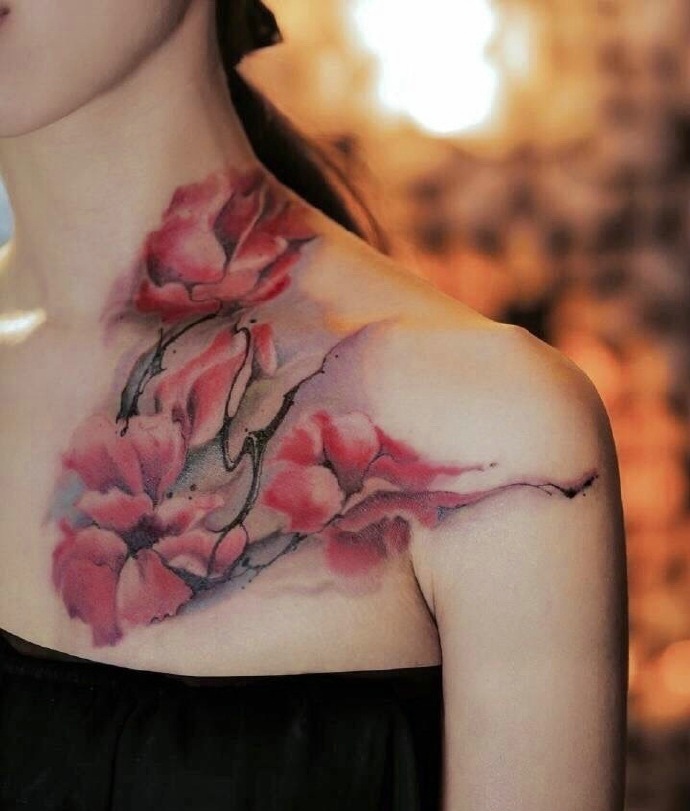 年轻时尚的美丽花朵纹身图案