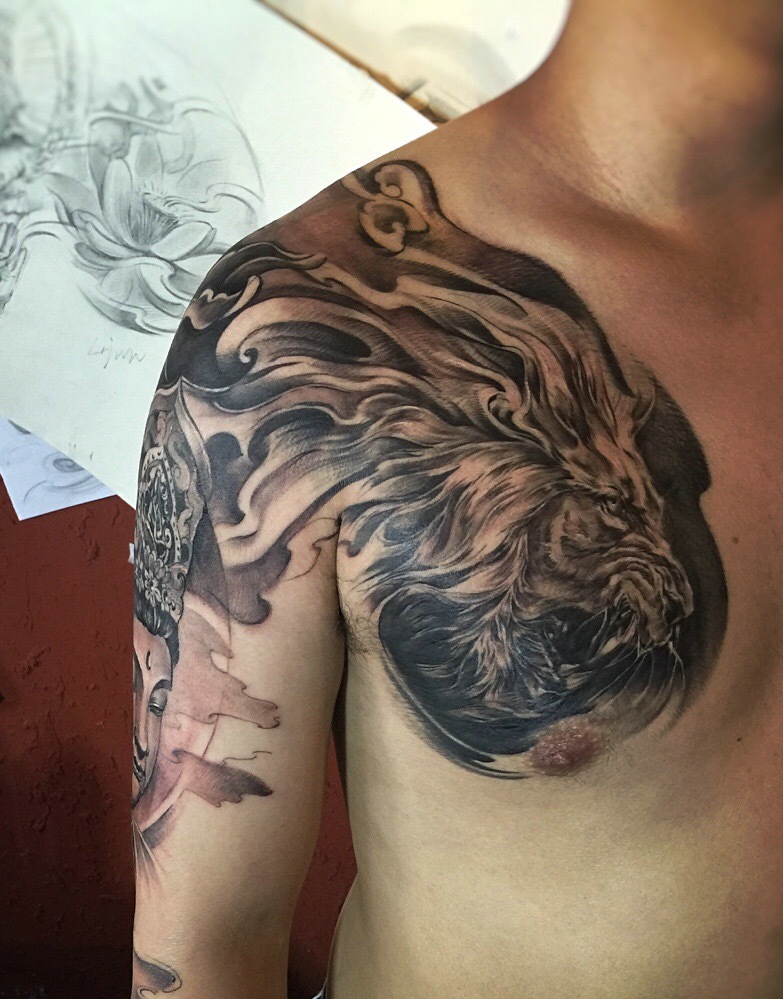 经典传统的黑白半甲图腾纹身刺青