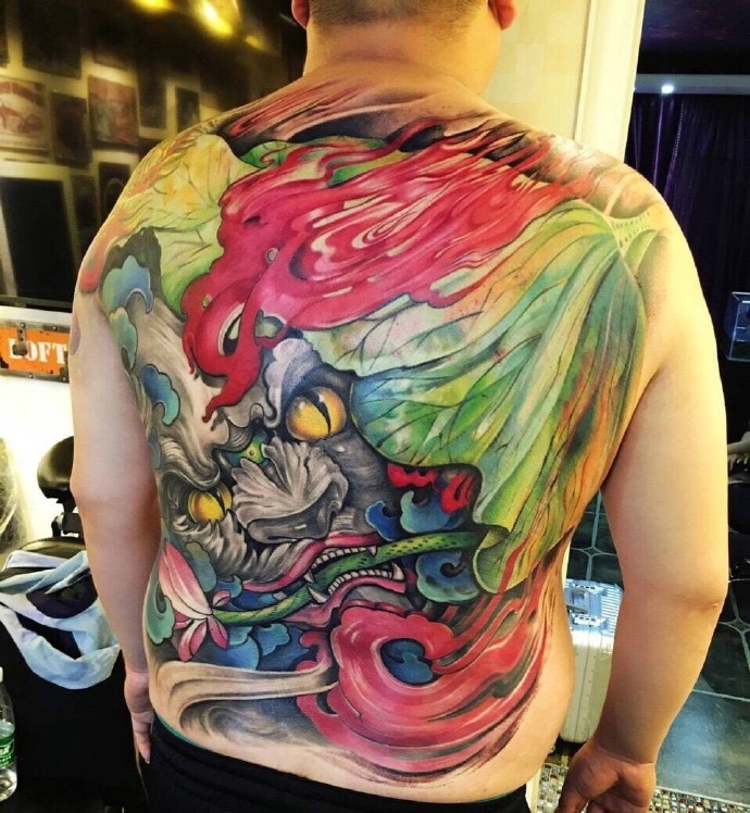 亮瞎双眼的满背水彩大般若纹身图案