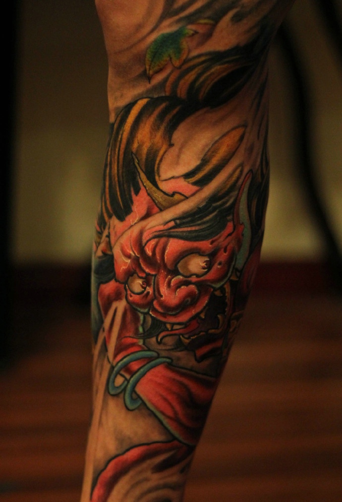 包小腿炫酷无比的传统图腾纹身刺青