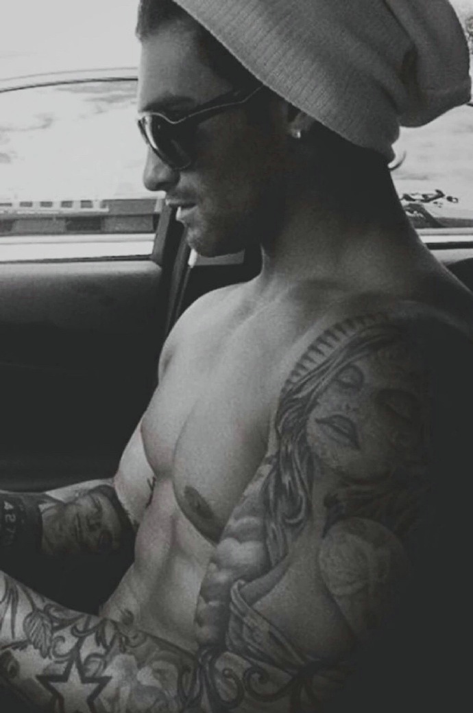 一组超级帅气的男明星手臂纹身图案