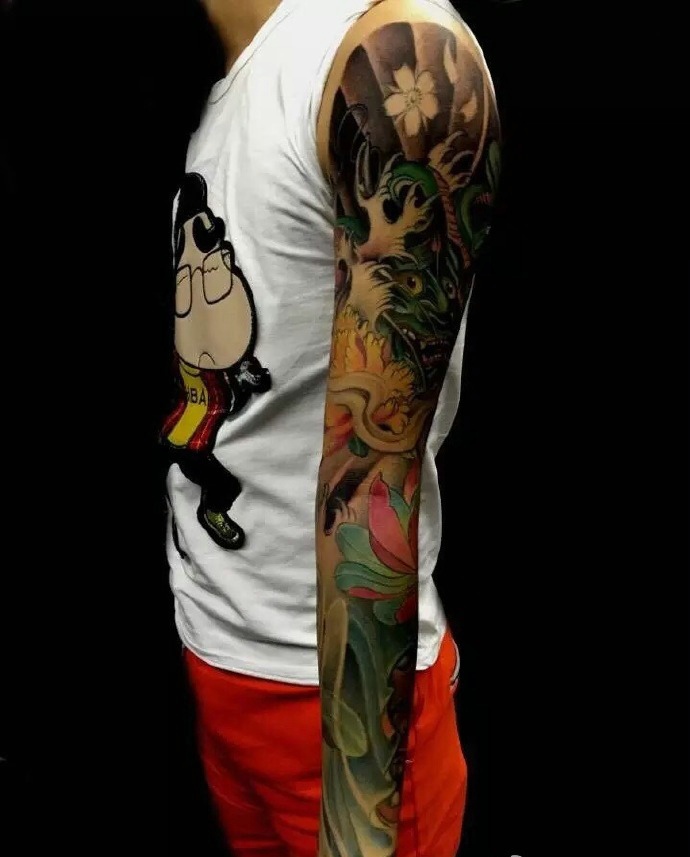 花妓与般若结合的传统花臂纹身图案