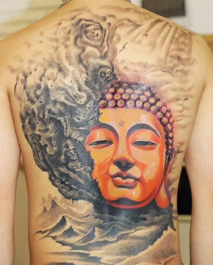 一款回头率爆表的满背金佛纹身图案
