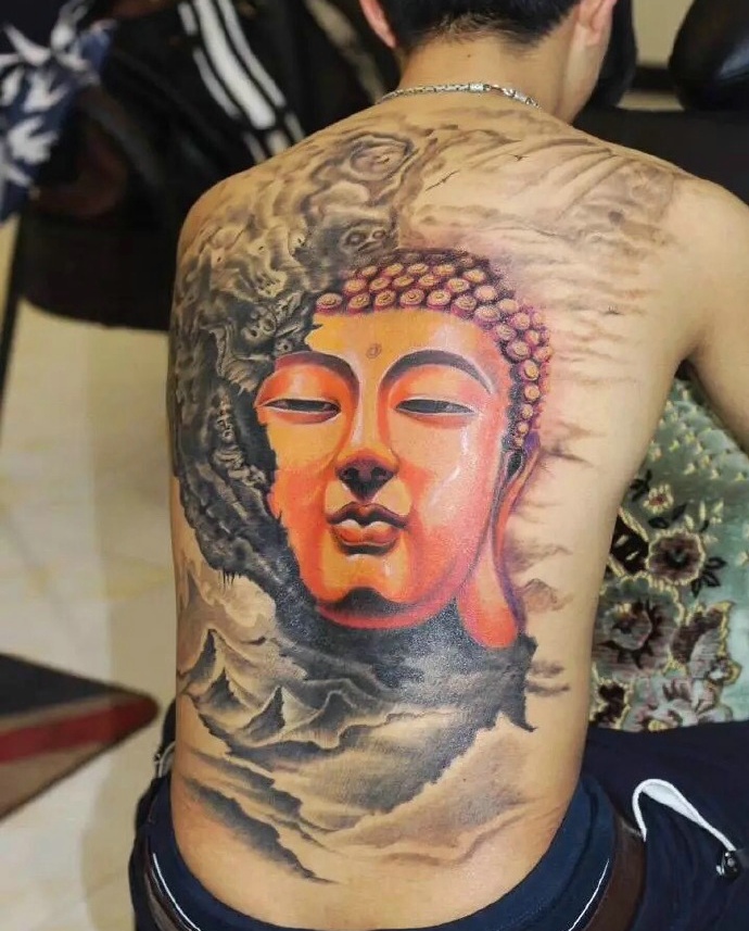 一款回头率爆表的满背金佛纹身图案
