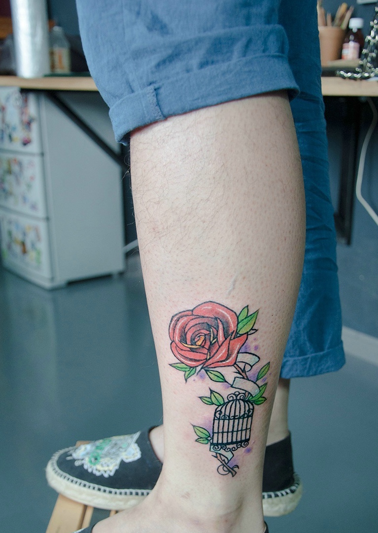鸟笼与花结合的裸脚纹身图案缩略频道推荐图