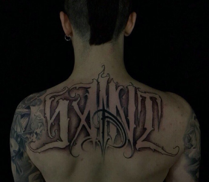 一组个性复古型的大花体英文纹身刺青