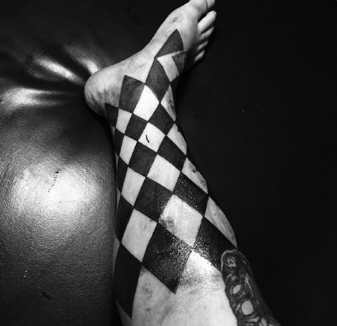 包小腿经典十足的格子图案纹身刺青