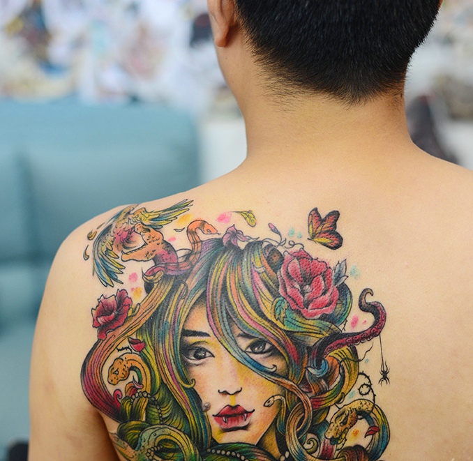 欧美风范的后背女性肖像纹身图案