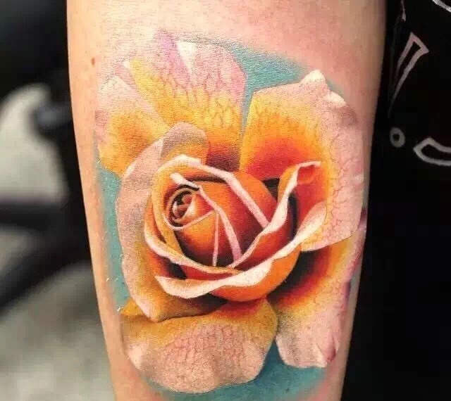 一组鲜艳各色花朵纹身图案让女人更加迷人