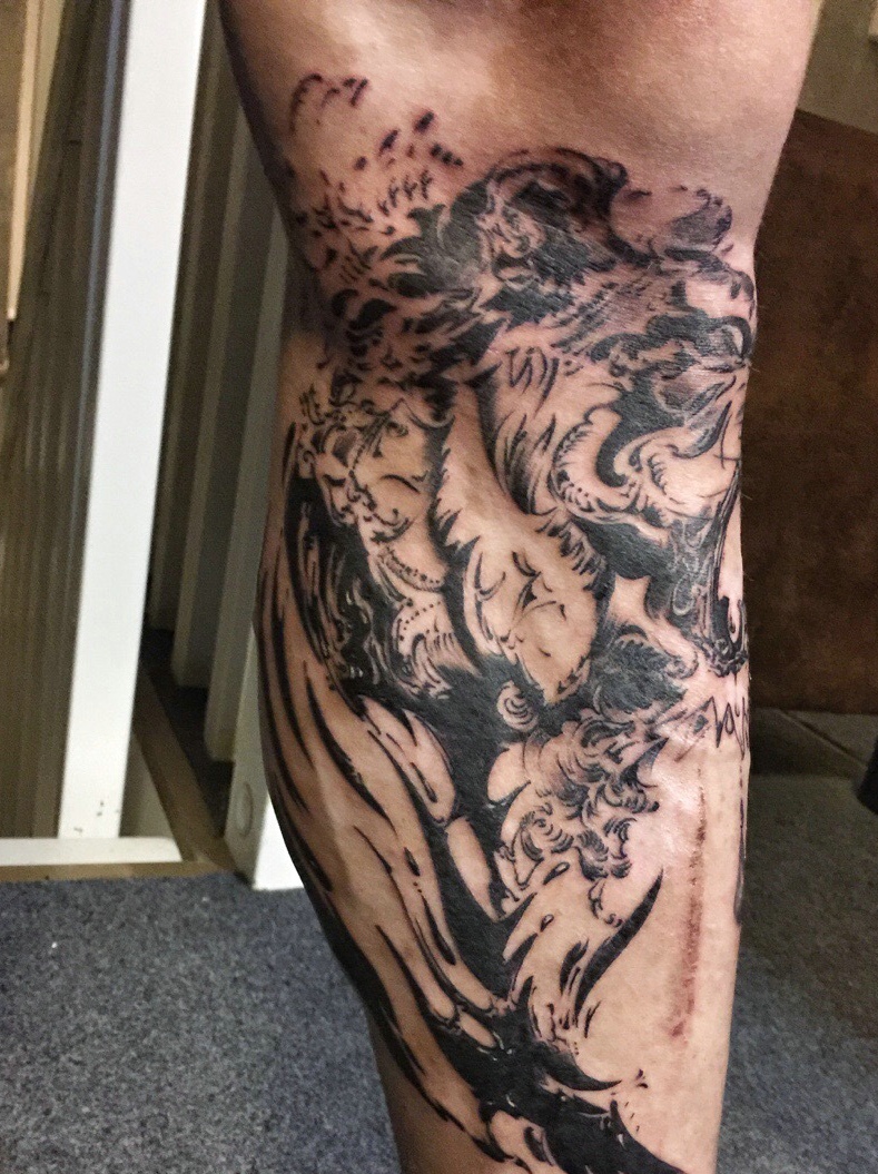 白斑症小腿侧面遮盖纹身图案