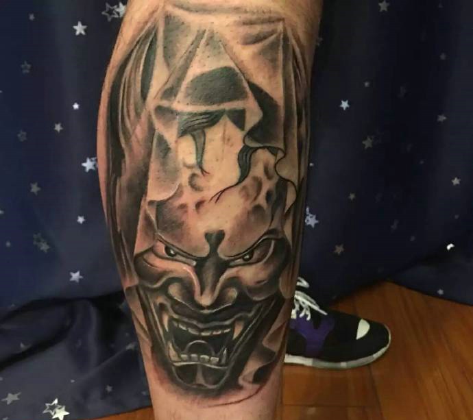 包小腿经典大气的黑灰般若纹身图案