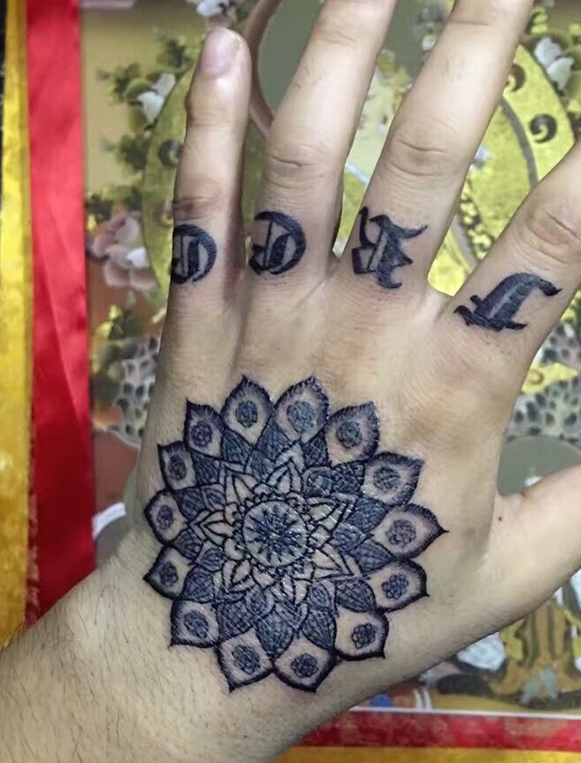 有创意的手背时尚梵花纹身图案