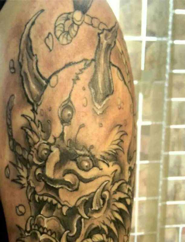 经典有范的腿部传统邪龙纹身图案