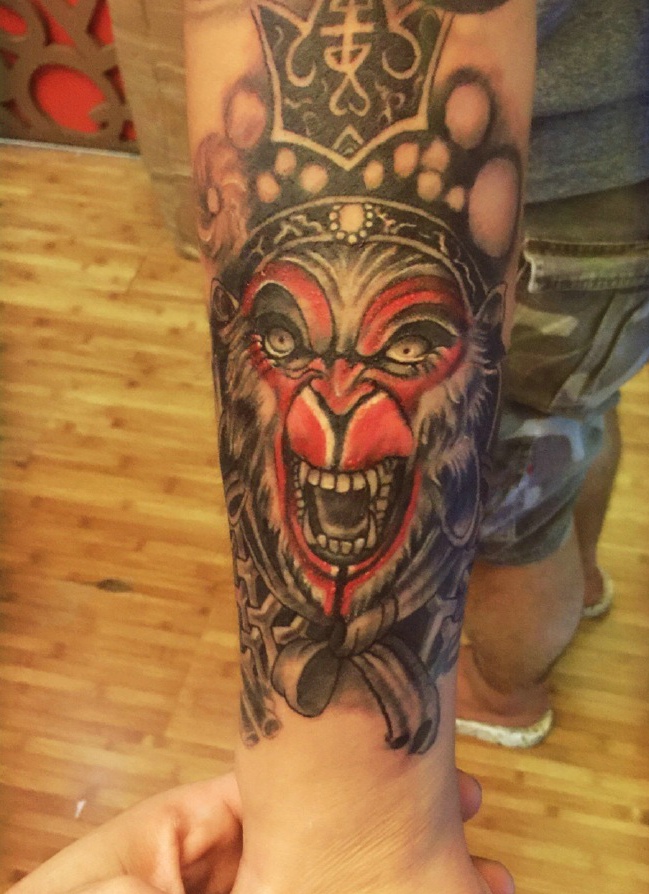 个性狂妄的手臂彩色孙悟空纹身图案