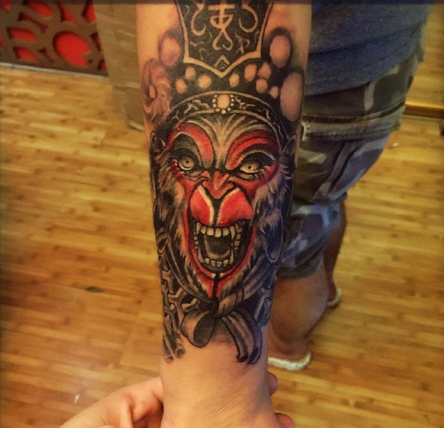 个性狂妄的手臂彩色孙悟空纹身图案