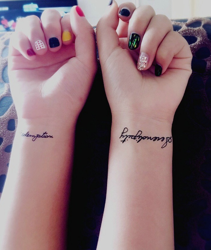 适合闺蜜的手腕简约英文纹身刺青