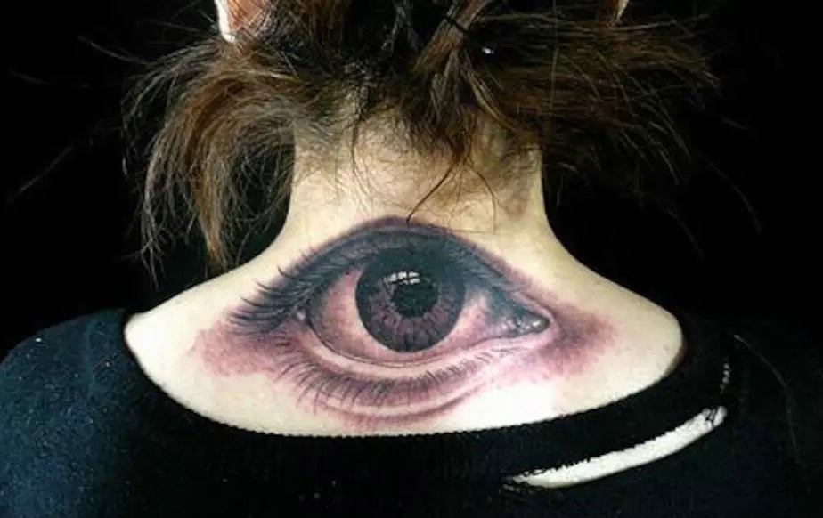 炫酷无敌的脖子后背3d眼睛纹身图案