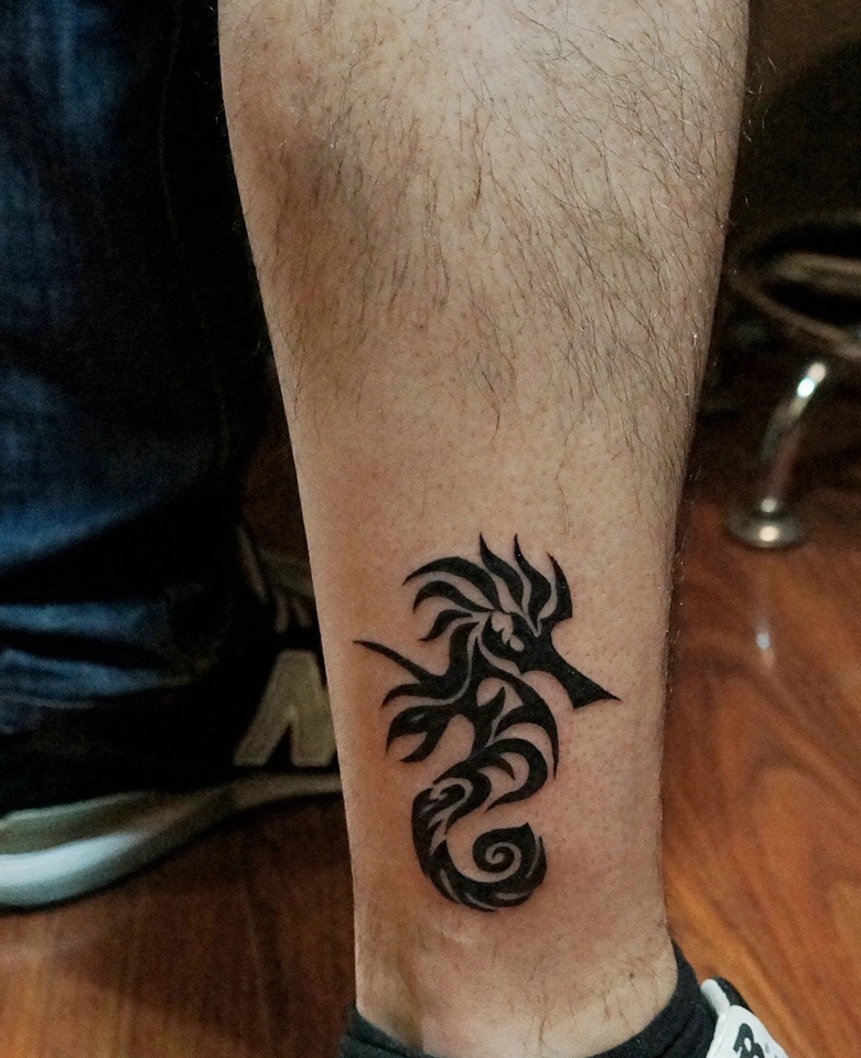 裸脚小图腾纹身刺青时尚耐看