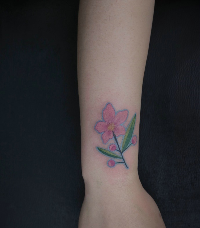 一组唯美小清新花朵纹身图案很性感