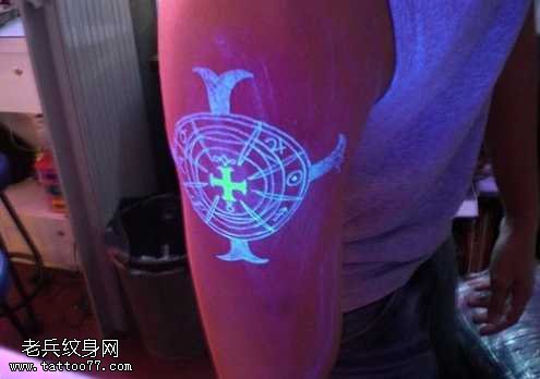 胳膊闪闪光荧光纹身图案