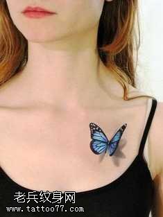 胸部逼真蝴蝶纹身图案