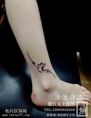 脚部花藤纹身图案