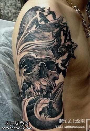 胳膊骷髅乌鸦纹身图案