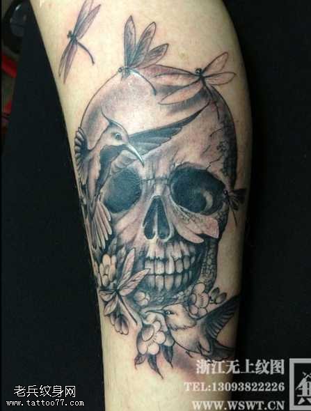 腿部骷髅飞蛾纹身图案
