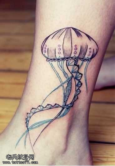 腿部水母纹身图案