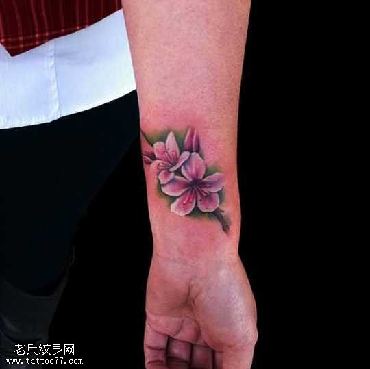 清新漂亮的小花纹身图案