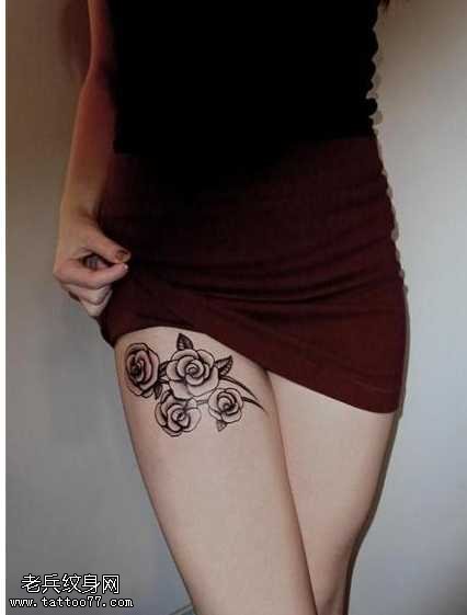 腿部黑玫瑰纹身图案