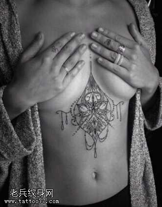 腹部性感女神纹身图案